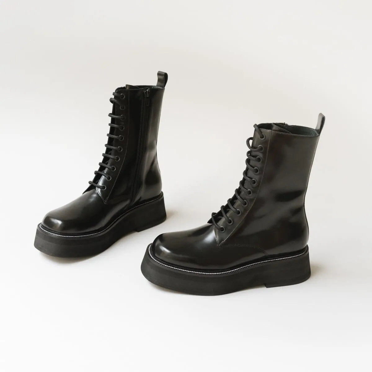 Boots à lacets et semelles épaisses en cuir glacé noir pour Femme | Jonak