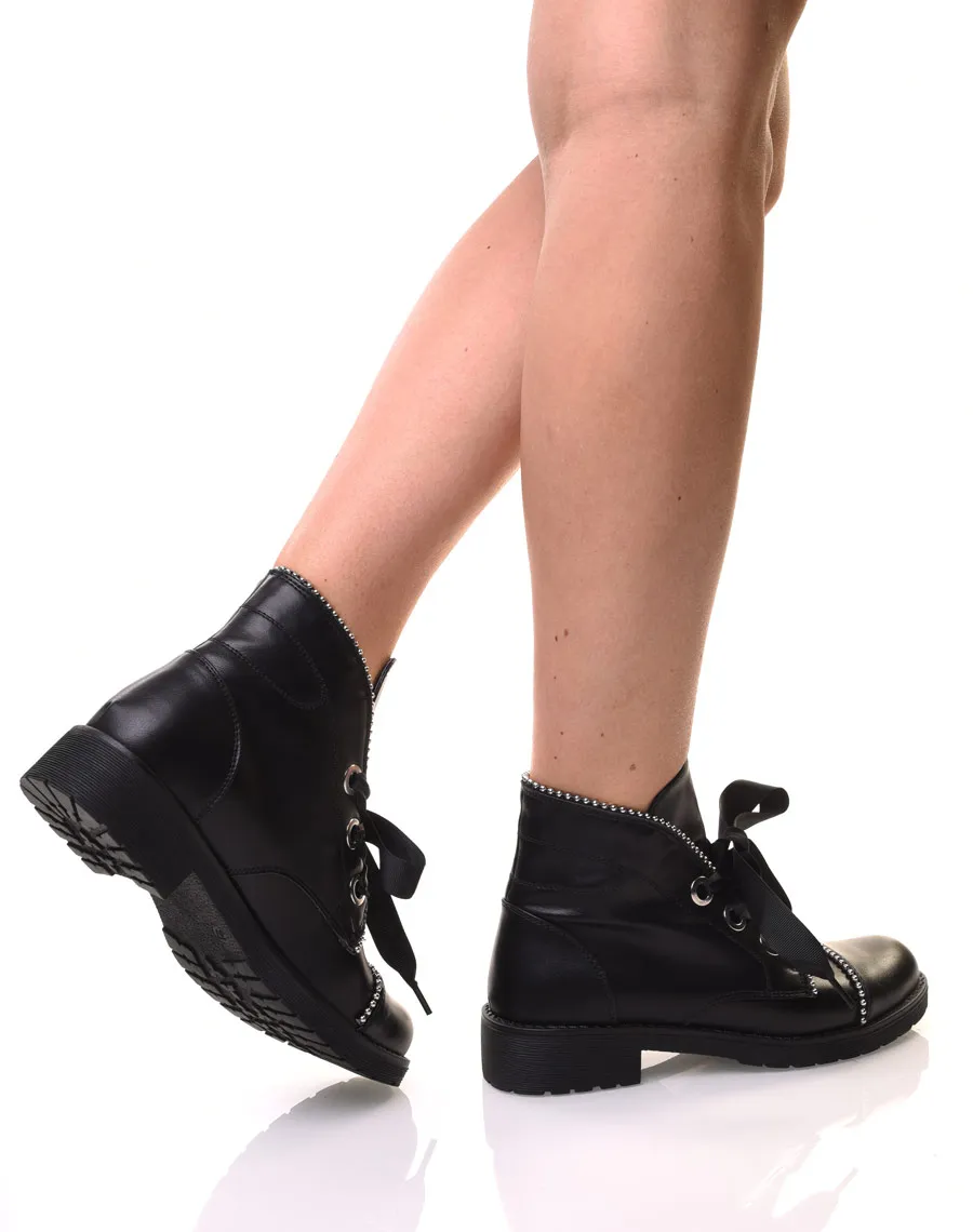 Bottines noires cloutées à semelles épaisses 