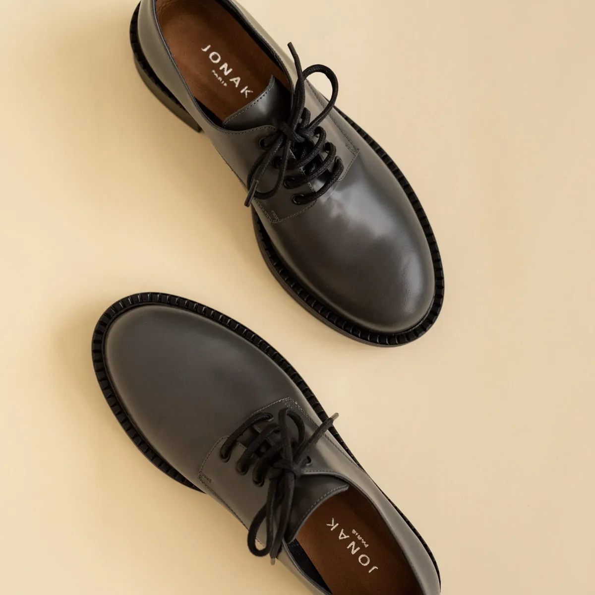 Derbies à lacets et semelles épaisses en cuir glacé anthracite pour Femme | Jonak