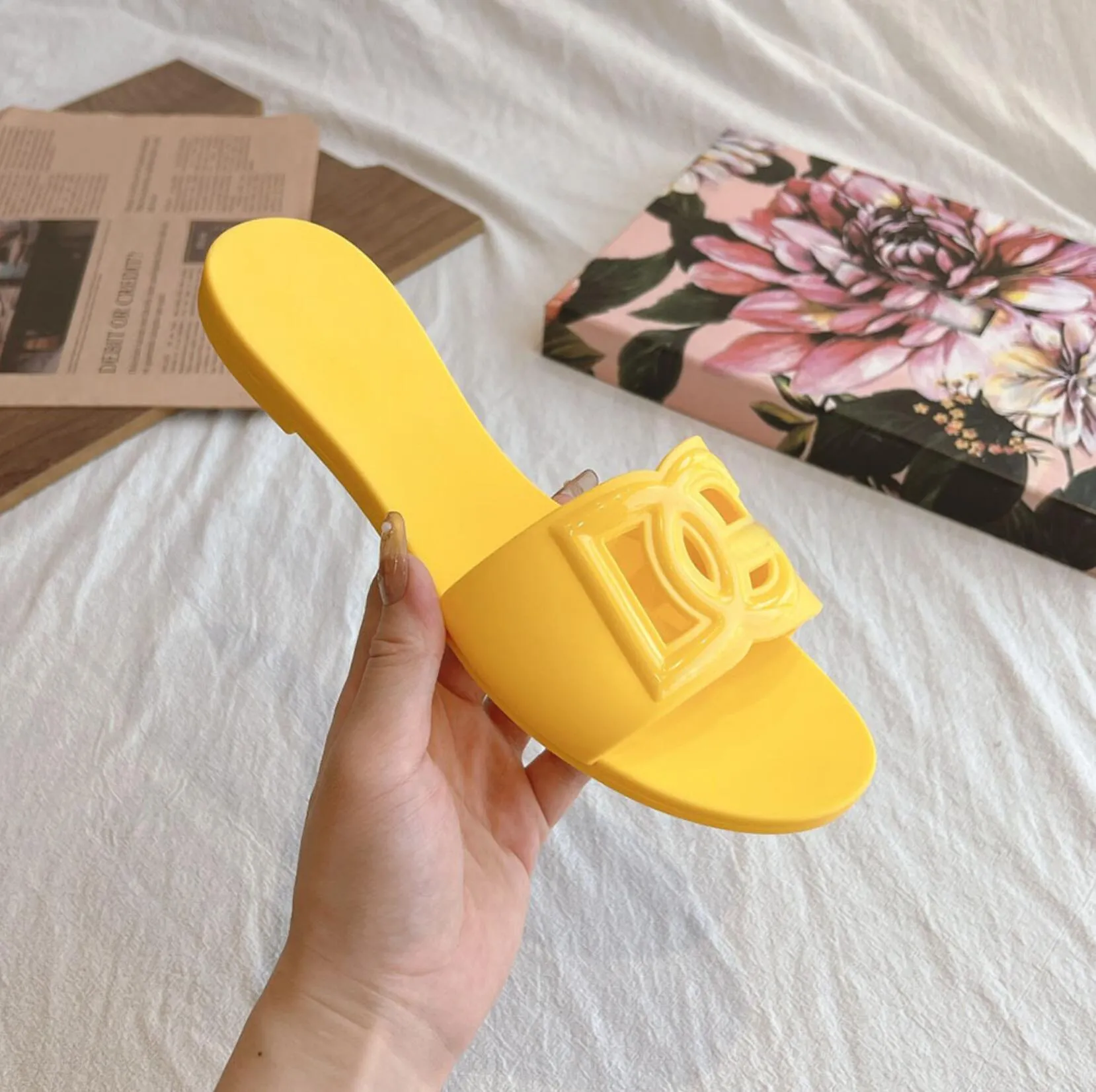 Nouvelle Sandales Décontractées Dété Pour Femmes Chaussures De Gelée Imperméable Plage Antidérapant Des Pantoufles À Fond Plates