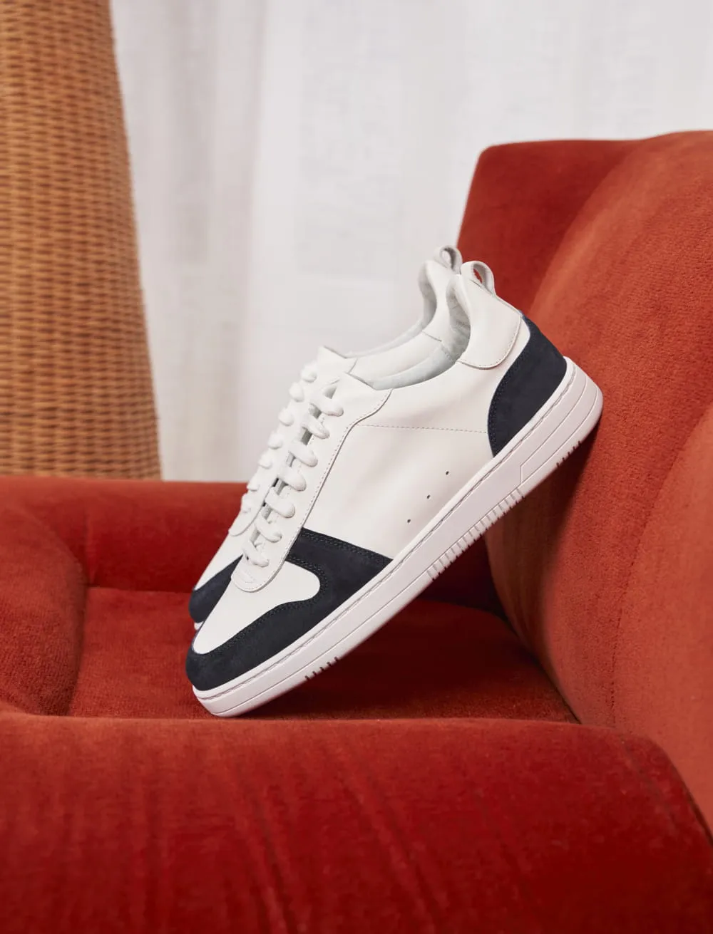 Sneakers Cuir Homme: L'Homme Lucide en Cuir Blanc et Bleu Marine