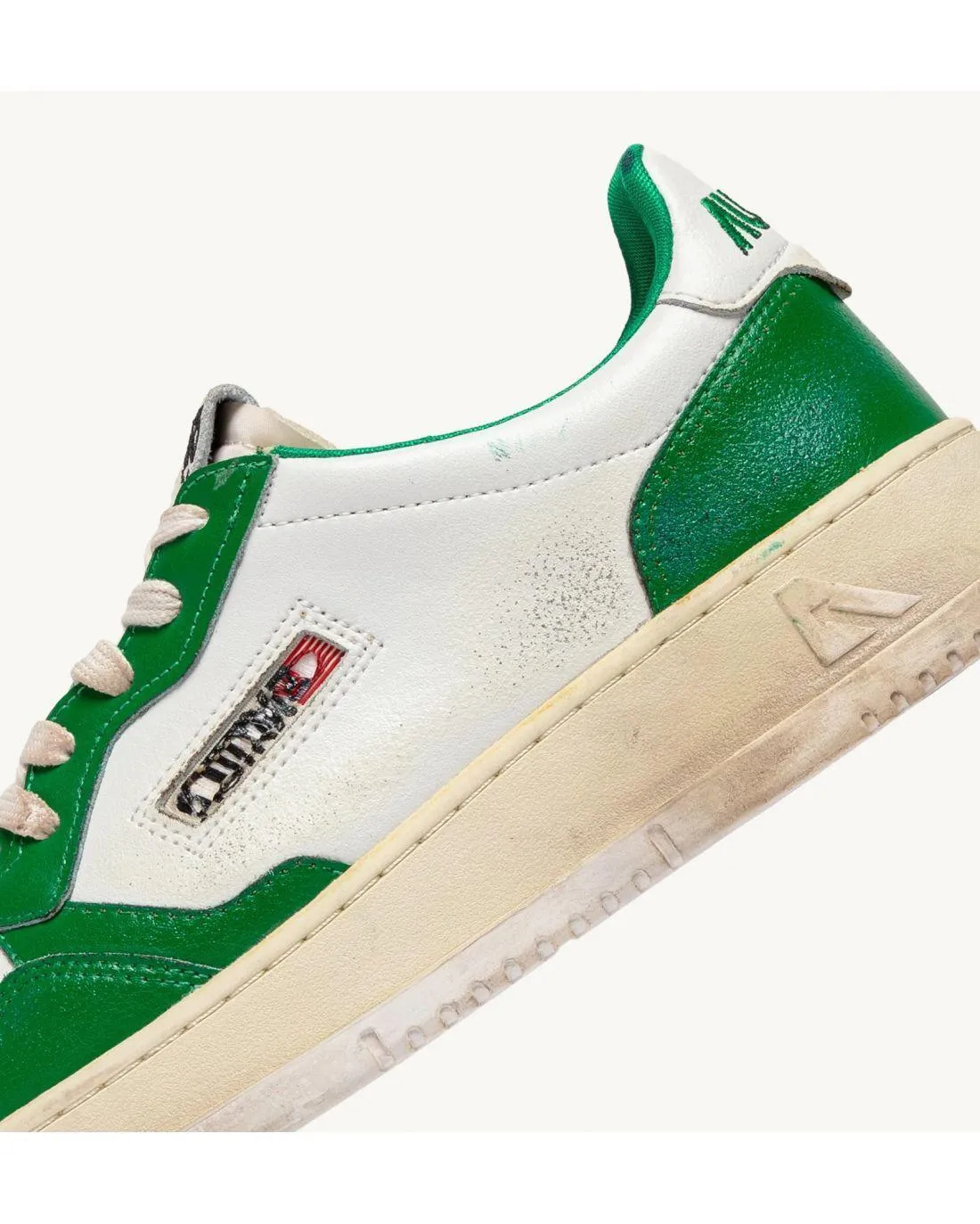 Sneakers MEDALIST SUPER VINTAGE LOW MAN en cuir blanc et vert - Autry  | Chez Maman Rouen