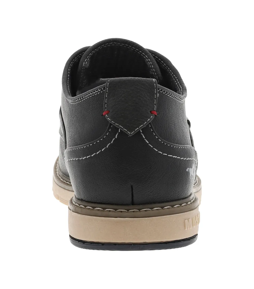 Sneakers Mustang noires et à lacets