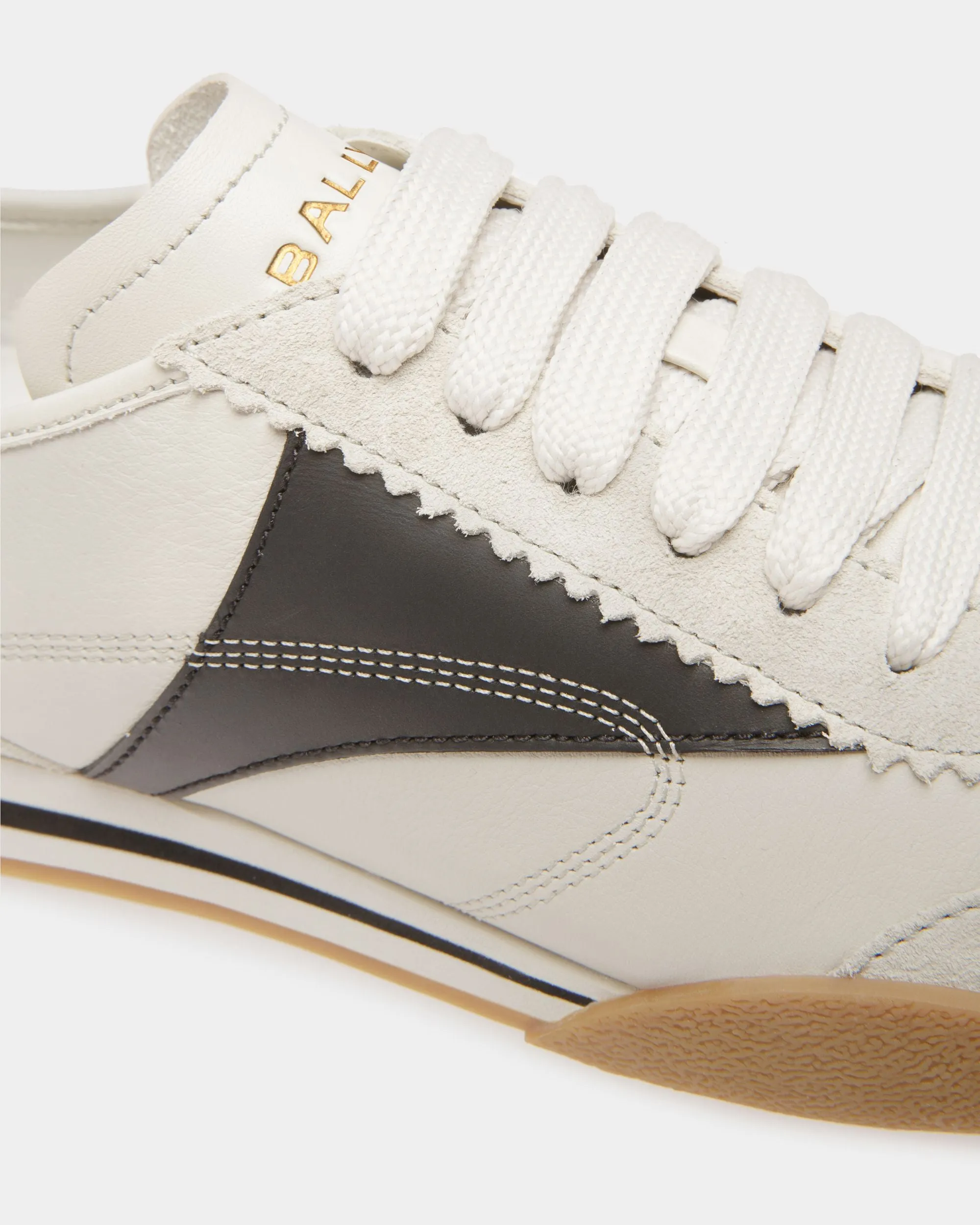 Sneakers Sussex En Cuir Noir Et Blanc Poussière
